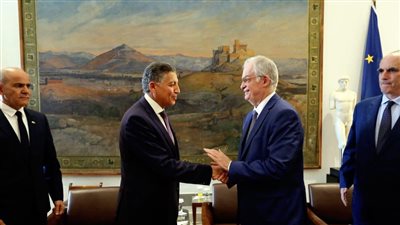 سفير مصر في أثينا يستعرض جهود احتواء التصعيد في قطاع غزة أمام رئيس البرلمان اليوناني