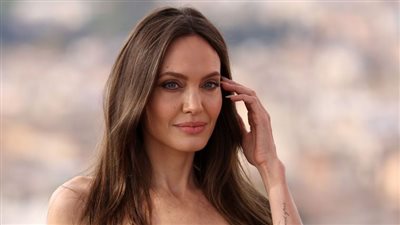  بسبب مساندتها لأهالى غزة.. تعرف على القصة الكاملة لأزمة أنجلينا جولى مع والدها من البداية (صورة)