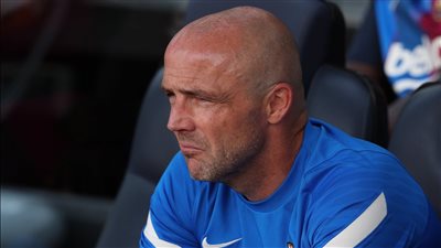 الاتحاد السعودي يترقب.. العين الإماراتي يُعلن رحيل المدرب الهولندي ألفريد شرودر