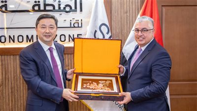 رئيس اقتصادية قناة السويس يلتقي وفد صيني من منطقة هايكو للتنمية الصناعية