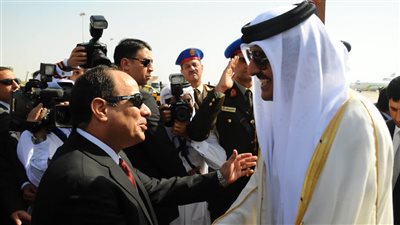 شاهد.. لحظة وصول أمير قطر للقاهرة والسيسي في مقدمة مستقبليه
