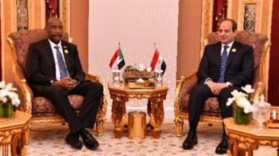 الرئيس السيسي يلتقي رئيس مجلس السيادة الانتقالي السوداني بالرياض