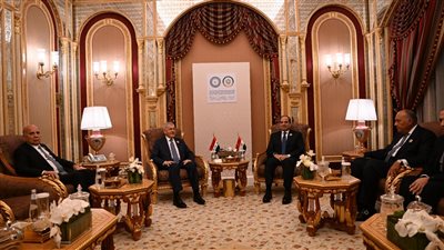 السيسي يلتقي نظيره العراقي على هامش قمة الرياض