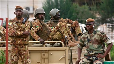 الجيش المالي يقترب من مدينة إستراتيجية بشمال مالي ويخوض معارك مع المتمردين