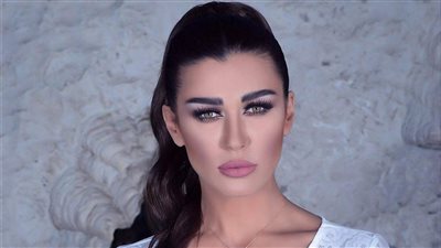 انهارت بالبكاء.. نادين الراسي تتحدث عن شقيقها الراحل الذى وافته المنية إثر حادث سير مروع