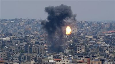 مصادر فلسطينية: ارتفاع عدد ضحايا الغارات الإسرائيلية على غزة إلى 42 شهيدا