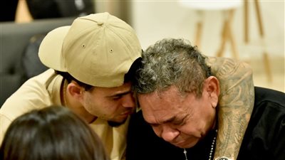 لأول مرة منذ اختطافه.. كواليس لقاء لويس دياز بوالده (صور)