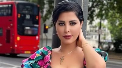 ظهرت ترتدي بنطال جينز باللون الاسود.. إطلالة شمس الكويتية تتصدر مواقع التواصل (صور)