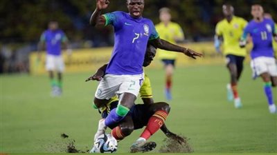 كولومبيا ضد البرازيل.. إصابة خطيرة تضرب فينيسيوس جونيور