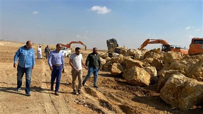مصر.. وزير الإسكان يُتابع بدء أعمال طرق جديدة بمنطقة مثلث الأمل بمدينة القاهرة الجديدة