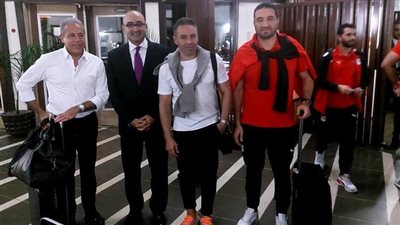 سفير مصر في ليبيريا يستقبل بعثة المنتخب الأول لكرة القدم
