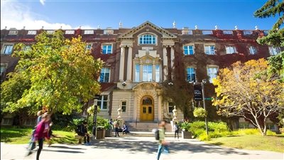 إقالة مديرة جامعة كندية لإنكارها دور حماس في الاغتصاب والانتهاكات الجنسية