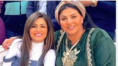 منة فضالي تشارك صورة تجمعها بالفنانة هالة صدقي