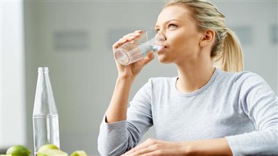 كم لتر ماء يحتاجه الجسم يوميا؟ 