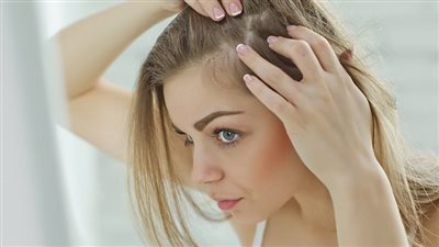 متى ينتهي تساقط الشعر في الخريف ومتى يكون خطيرا؟.. 6 معلومات مهمة