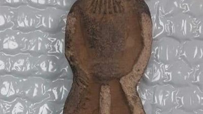 وزارة الخارجية تسلم وزارة السياحة والآثار عددًا من القطع الأثرية المستردة من نيوزيلاندا