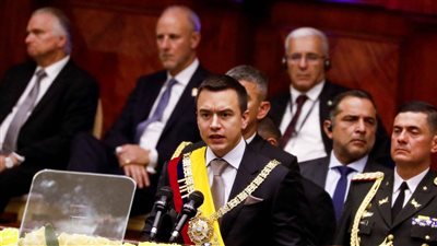 رئيس الإكوادور الجديد دانيال نوبوا يؤدي اليمين الدستورية