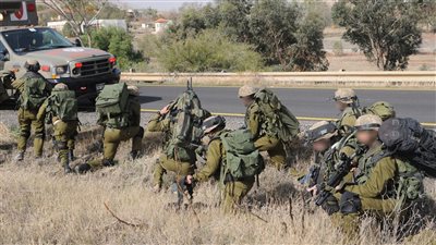 إسرائيل تعلن إصابة 10 جنود في انفجار عبوة ناسفة بقوة عسكرية شمال قطاع غزة