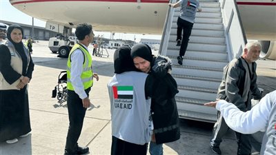 مطار أبوظبي بدولة الإمارات يستقبل ثالت طائرة تحمل أطفالا فلسطينيين من قطاع غزة (صور)