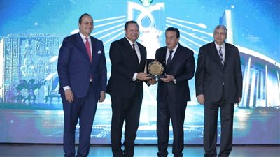 مصر.. رئيس هيئة الرعاية الصحية يكرم شركاء النجاح من المنظمات الدولية والقطاع الخاص والأهلي