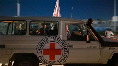 الدفعة الرابعة.. الصليب الأحمر يتسلم عددا آخر من الرهائن الإسرائيليين