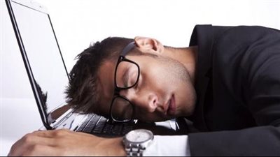 العلاقة بين قلة شرب الماء والاكتئاب في الشتاء.. الدراسات الطبية توضح