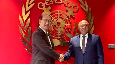 وزير النقل يلتقي الأمين العام للمنظمة البحرية الدولية بلندن 