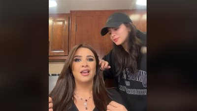  بحركات عفوية.. ياسمين عبد العزيز تنشر فيديو كوميدي تقلد إحدى الشخصيات (فيديو)