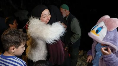 تضم 15 امرأة و15 طفلا.. أسماء الأسرى الفلسطينيين المحررين في الصفقة الخامسة
