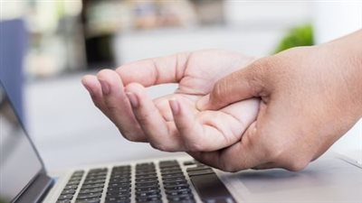 علاج تنميل الأطراف في البيت بـ 6 خطوات فقط.. متى يكون التنميل خطيرًا؟