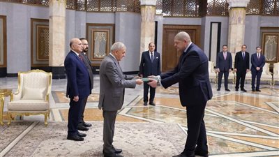 السفير المصري في بغداد يقدم أوراق اعتماده إلى رئيس جمهورية العراق
