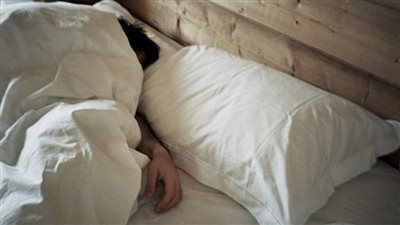 تغطية الرأس أثناء النوم.. هل هو ضار؟
