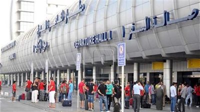 مصر.. القبض على مواطن عربي بمطار القاهرة حاول تهريب 40 ساعة 