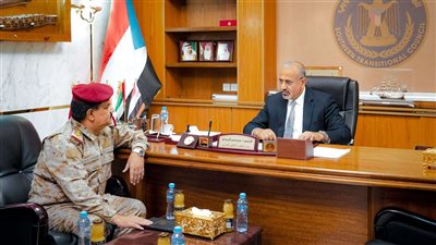 الزُبيدي يطّلع على جهود قيادة وزارة الدفاع لتعزيز قدرات منتسبي المؤسسة العسكرية
