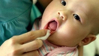 هل تظهر أسنان الرضع في سن شهرين؟.. حالات نادرة