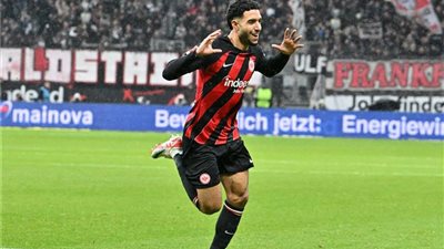 صحيفة ألمانية: عمر مرموش على رادار ليفربول