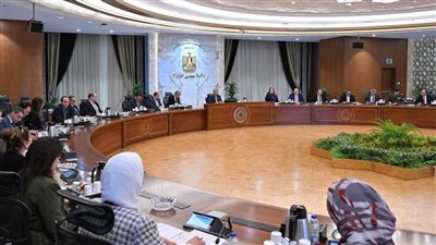 رئيس الوزراء يوجه بضخ المزيد من الكميات من السلع بالأسواق والمجمعات التجارية 