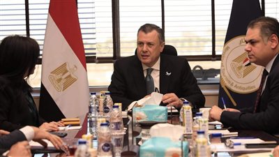 وزير السياحة والآثار يبحث آليات دفع مزيد من الحركة السياحية الوافدة من السوق الإسباني إلى مصر