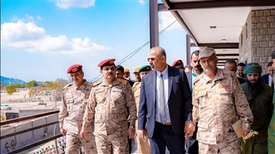 نائب رئيس مجلس القيادة الرئاسي باليمن يفتتح مقر الأكاديمية العسكرية العُليا بالعاصمة عدن (صور)