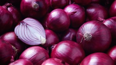 أضرار البصل على القولون.. تجنب الامساك المزمن