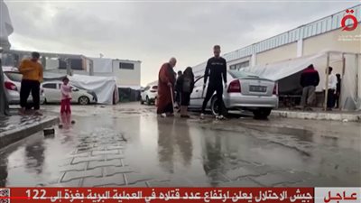 لا حائط يخفف عنهم برد الشتاء.. أوضاع مأساوية يعيشها النازحون الفلسطينيون (فيديو)