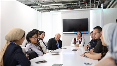 على هامش COP28.. وزيرة البيئة تلتقي بوفد المفاوضين المصريين الشباب الأول المشارك في المؤتمر