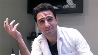  البنوتة مش بنتي والله العظيم.. محمد سلام يكشف حقيقة الصورة المتداولة على مواقع التواصل 