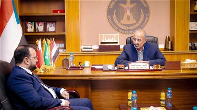 الزُبيدي يوجه وزير الأشغال بسرعة إنجاز مشروع تأهيل الخط البحري في العاصمة عدن (صور)