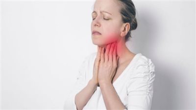 أعراض التهاب الحلق الفيروسي.. 11 علامة تميزه عن الالتهاب البكتيري