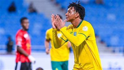 محمد شريف يشارك في فوز الخليج على الرياض بالدوري السعودي