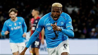 نابولي يستعيد توازنه ويخطف فوزا صعبا من كالياري بالدوري الإيطالي