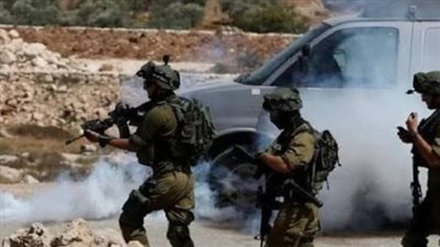 إصابة 5 فلسطينيين في مواجهات مع جنود الاحتلال وسط الضفة الغربية