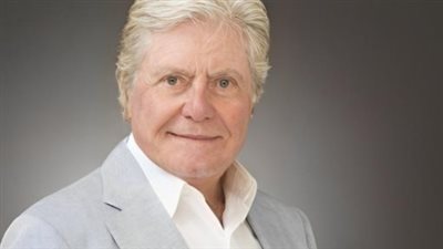  حسين فهمي ينشر البوستر الخاص بفيلم الإسكندراني: إسكندرية بتخلق فنانين