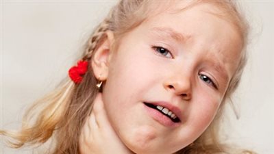  مرض معدٍ يسببه بكتيريا الكورينيباكتيريوم ديفتيرياي.. ما هو الخناق؟